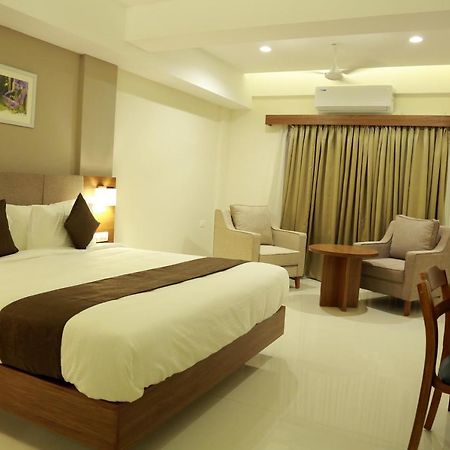 Hill Heights Hotel Kochi Екстериор снимка