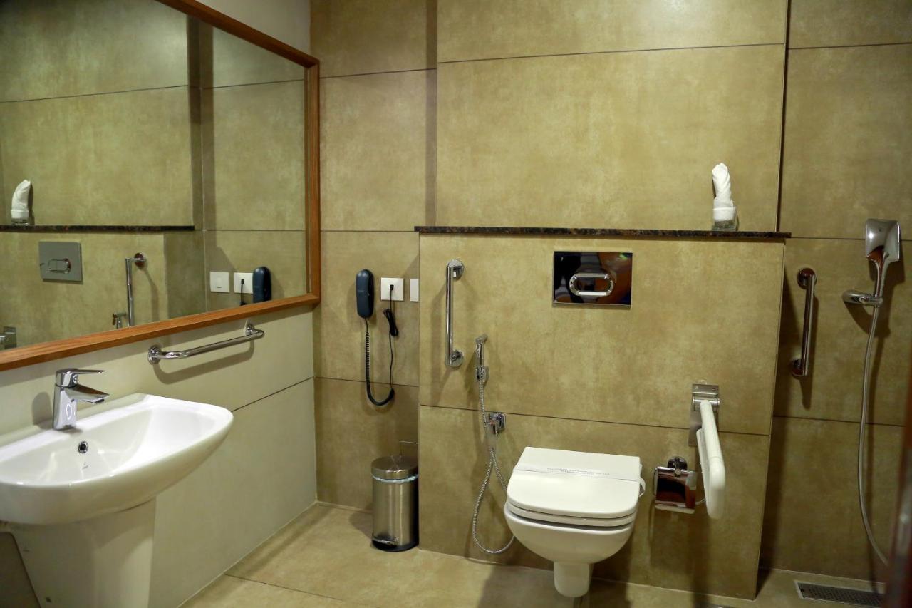Hill Heights Hotel Kochi Екстериор снимка