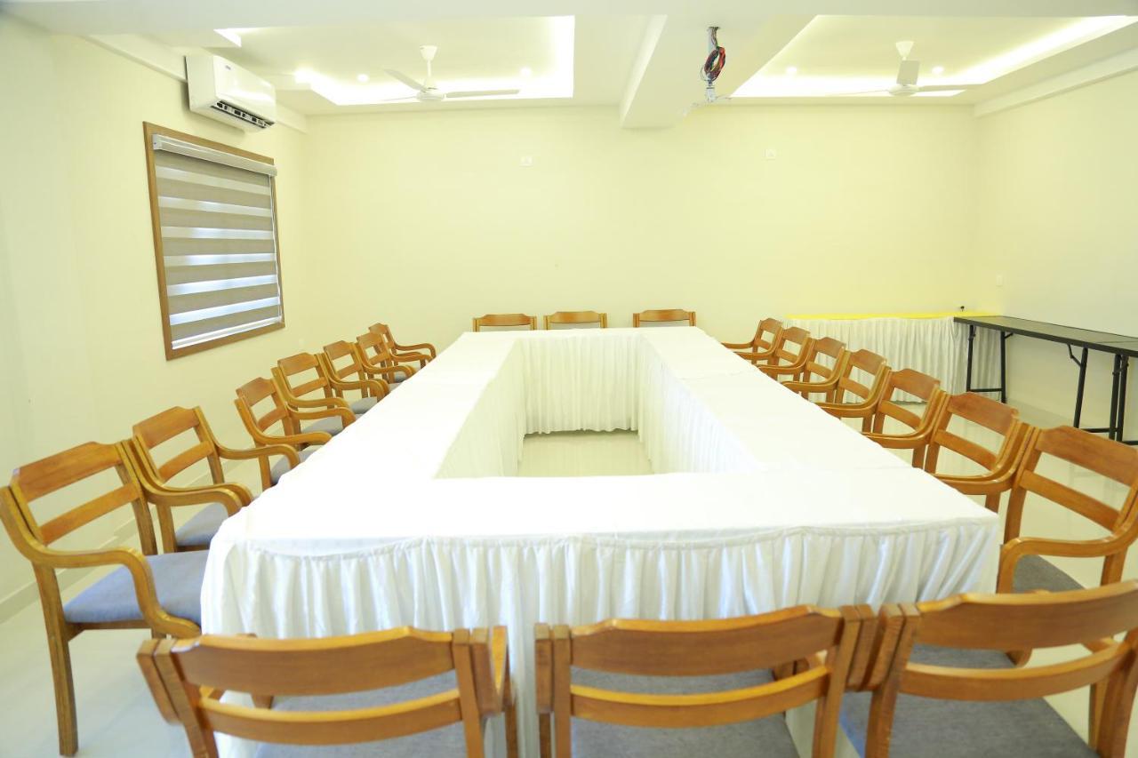 Hill Heights Hotel Kochi Екстериор снимка