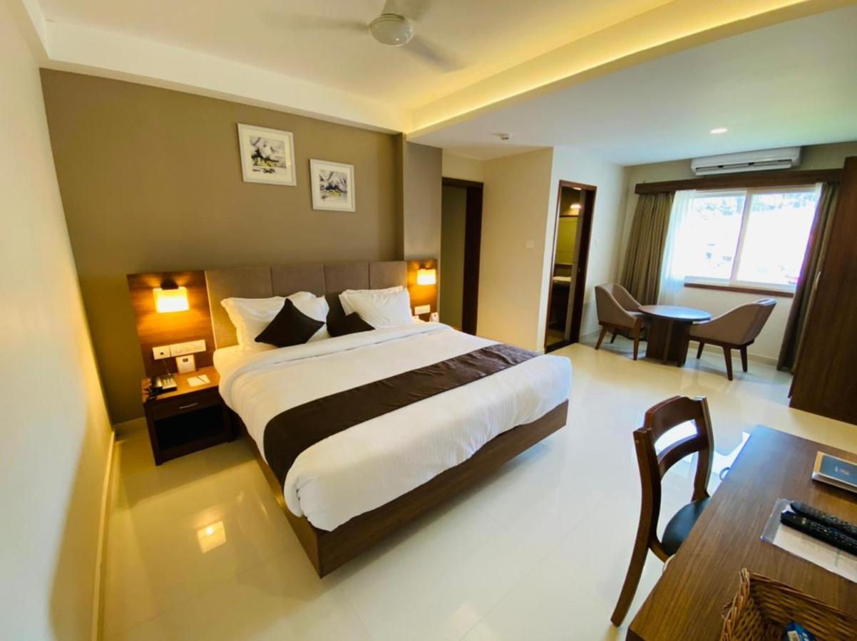 Hill Heights Hotel Kochi Екстериор снимка