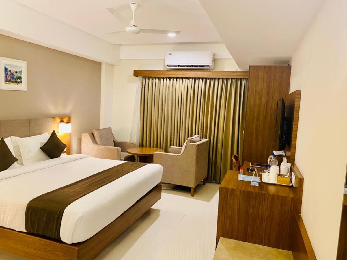 Hill Heights Hotel Kochi Екстериор снимка