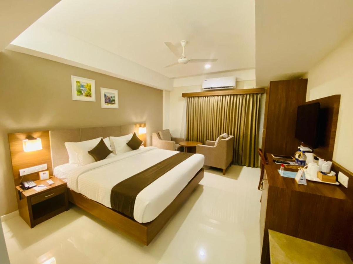 Hill Heights Hotel Kochi Екстериор снимка