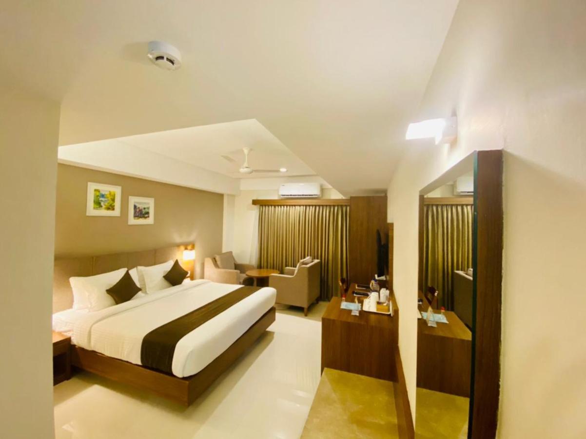 Hill Heights Hotel Kochi Екстериор снимка
