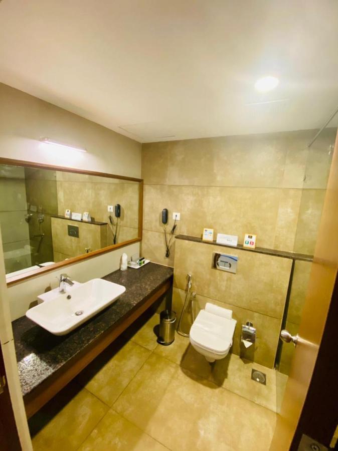 Hill Heights Hotel Kochi Екстериор снимка